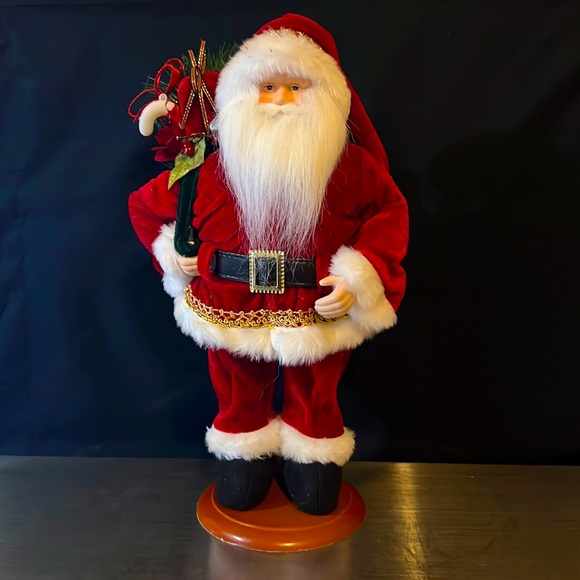 Bed Bath & Beyond Holiday Santa Clause Table Topper With Stand And